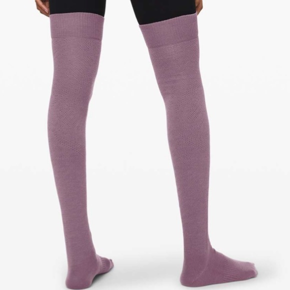 NWT lululemon savasana socks frosted mulberry - Picture 4 of 10